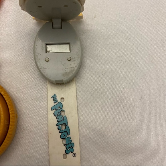 Kids Watch Lot Of 2 Untested Not Working Shrek Gingerbread Man & The Flintstones - Picture 9 of 9